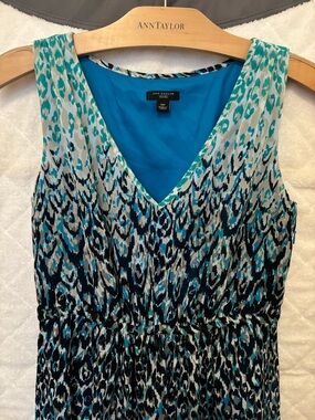 Ann Taylor Dress, blue spring abstract design, Size 0P, sleeveless, Like New